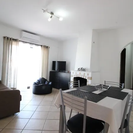 Dinita Nº4 * Albufeira